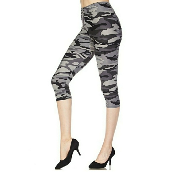 NWT - ULTRA MILKY SOFT GRAY CAMO CAPRI LEGGINGS - Picture 2 of 7